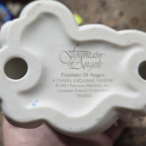 Fountain of Angel's Precious Moments Collectible Figurine - Picture 4 of 10